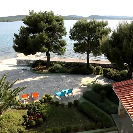 Daire Family Friendly Seaside Pirovac, Sibenik - 13692 Pirovac