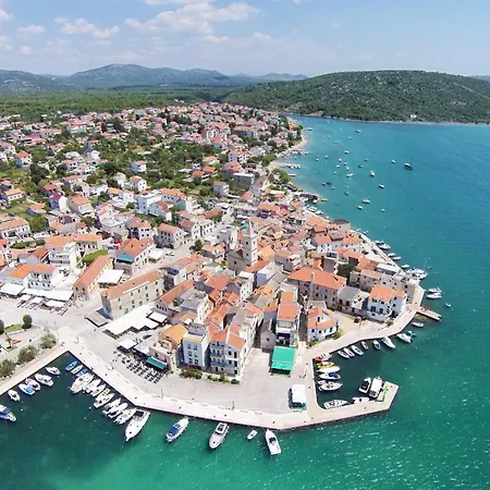 Family Friendly Seaside Pirovac, Sibenik - 13692 *