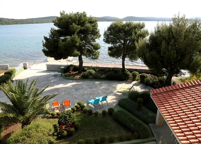 Daire Family Friendly Seaside Pirovac, Sibenik - 13692 Pirovac