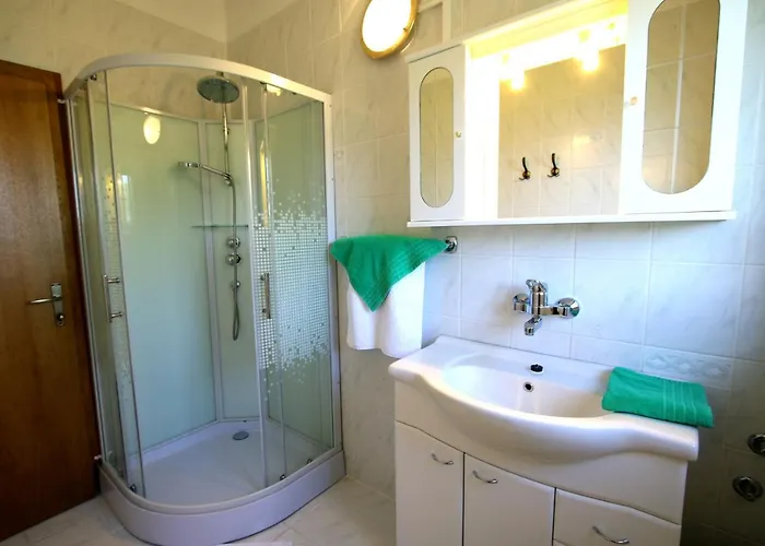 Daire Family Friendly Seaside Pirovac, Sibenik - 13692 Pirovac